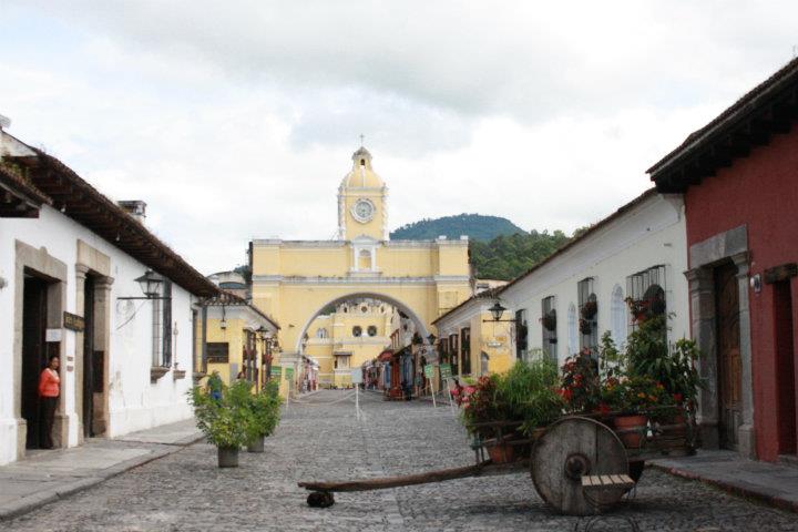 Antigua_Guatemala._Calle_del_Arco_de_Santa_Catalina